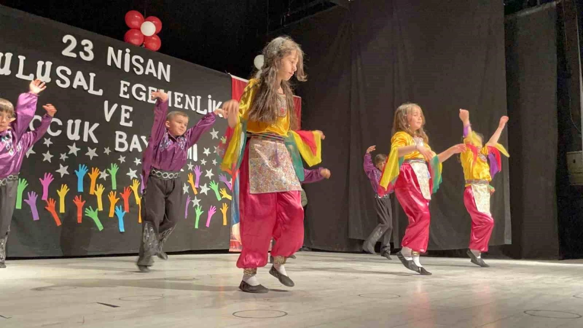 Bitlis\'te 23 Nisan Ulusal Egemenlik ve Çocuk Bayramı Coşkusu