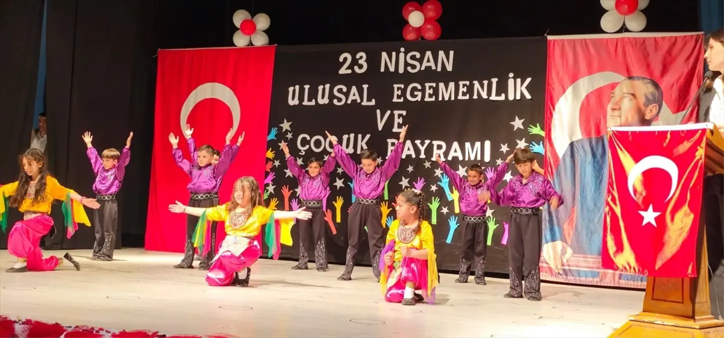 Tatvan\'da 23 Nisan Ulusal Egemenlik ve Çocuk Bayramı Kutlandı