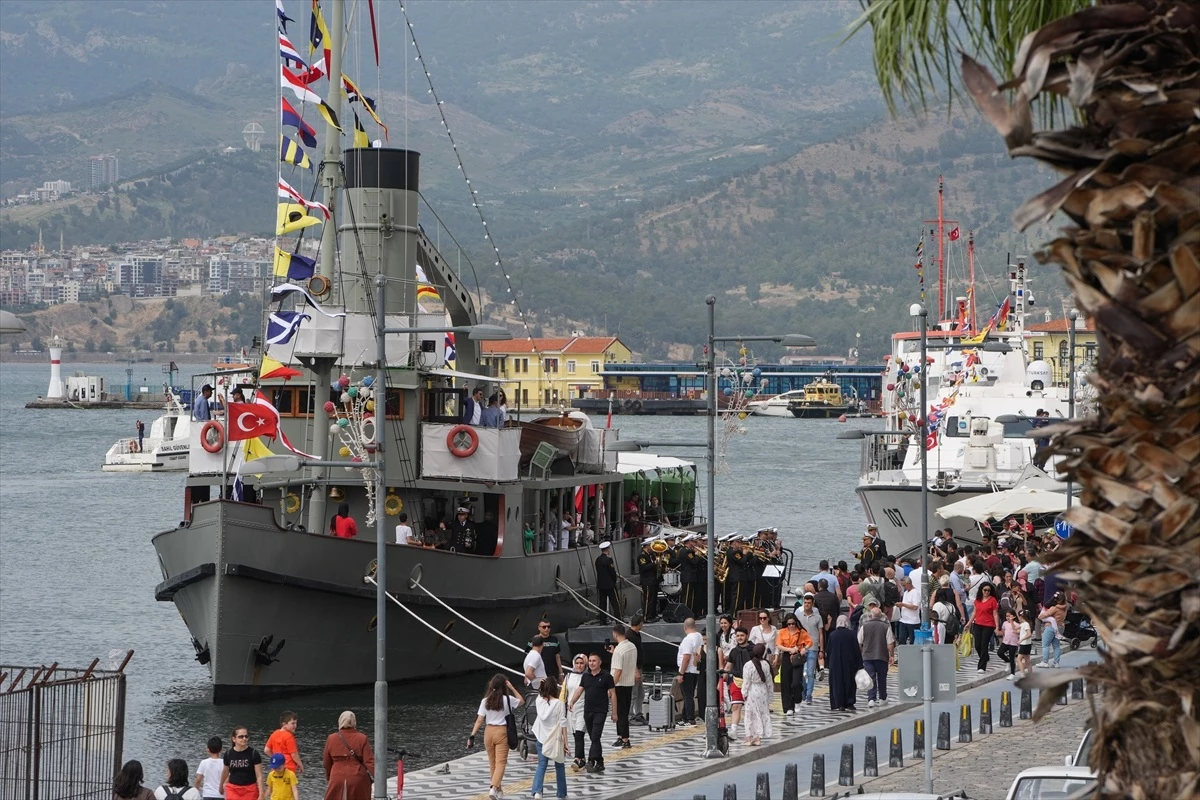 TCG Nusret Müze Gemisi 23 Nisan\'da İzmirlilerin Ziyaretine Açıldı