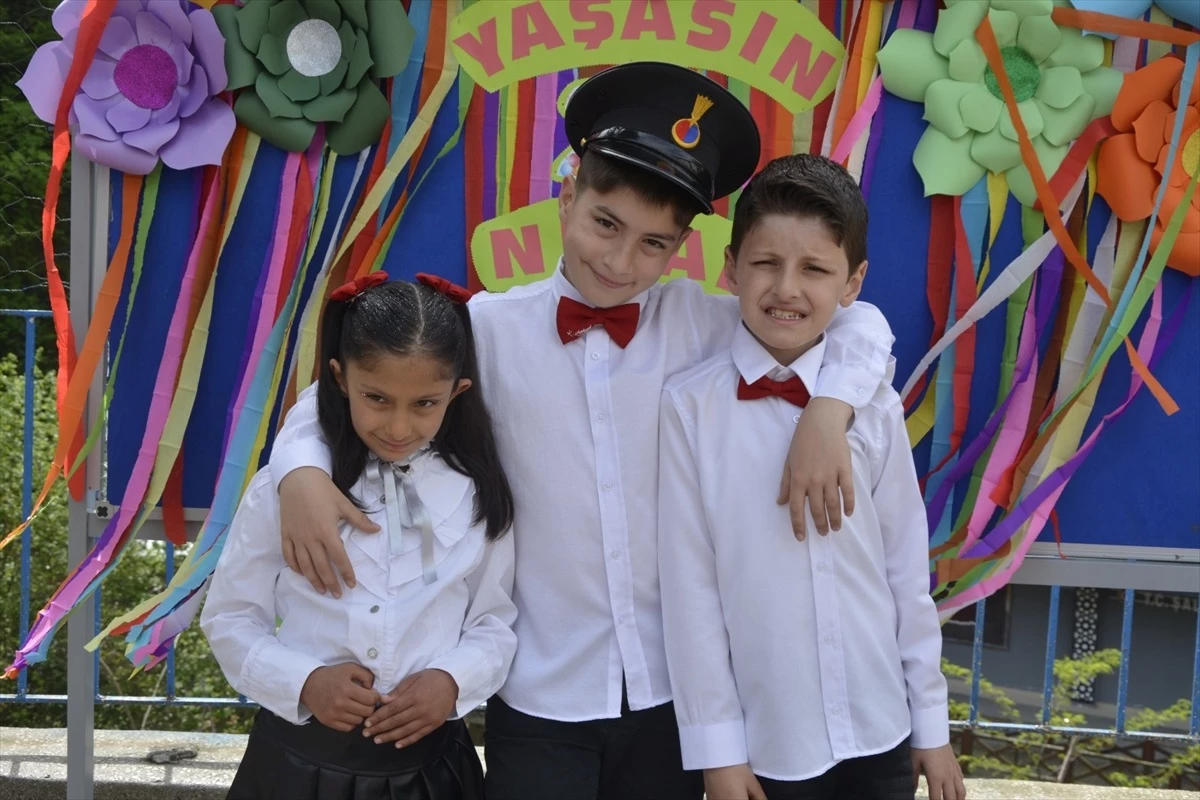 Trabzon\'un ilçelerinde 23 Nisan Ulusal Egemenlik ve Çocuk Bayramı kutlandı