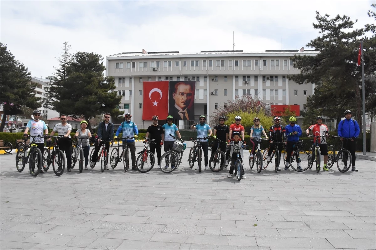 Van\'da Bisiklet Topluluğu 23 Nisan\'da Farkındalık Turu Düzenledi