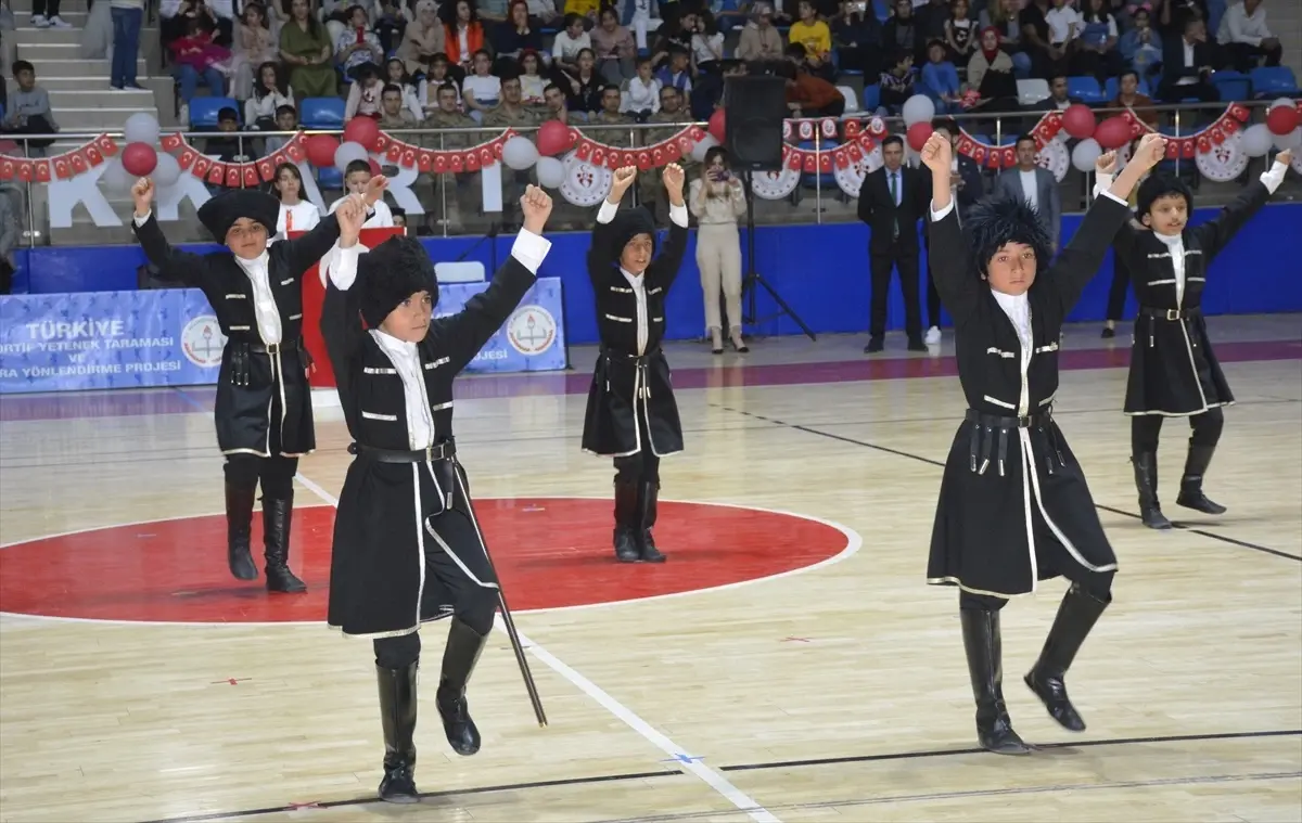 Van, Bitlis, Muş ve Hakkari\'de 23 Nisan Ulusal Egemenlik ve Çocuk Bayramı Kutlamaları