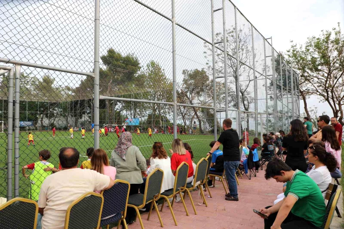Antalya Büyükşehir Belediyesi 23 Nisan Ulusal Egemenlik Futbol Turnuvası düzenledi