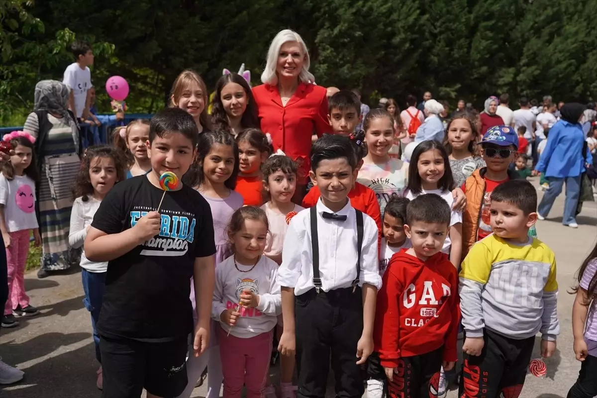 Bilecik Belediyesi tarafından düzenlenen Çocuk Şenliği büyük ilgi gördü