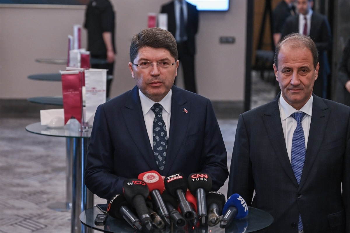 Adalet Bakanı Yılmaz Tunç: DEM Parti aynı muameleyle karşılaşır