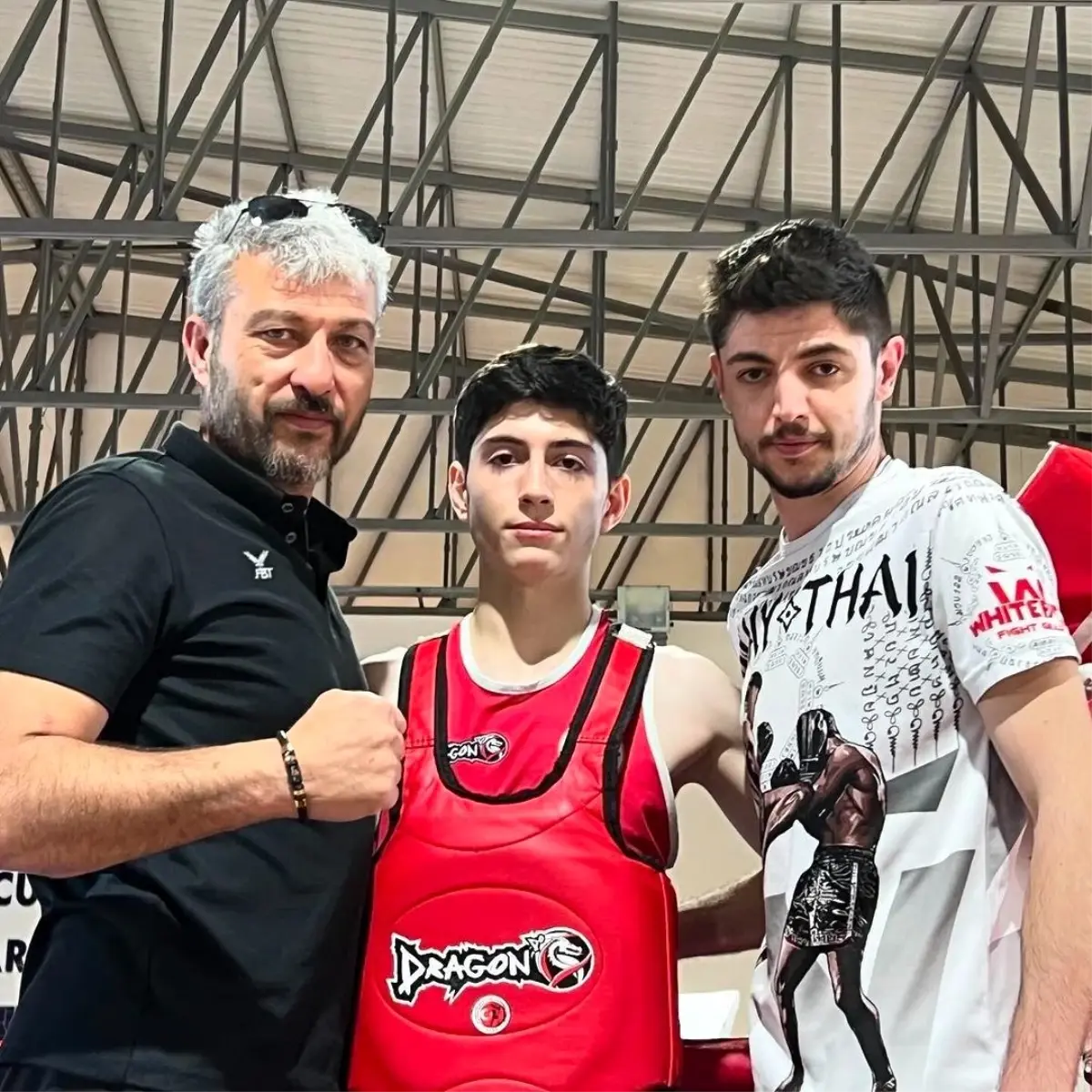 Afyonkarahisar Şanlı Spor Kulübü\'nden Onur Turan, Muay Thai Türkiye Şampiyonası\'nda şampiyon oldu