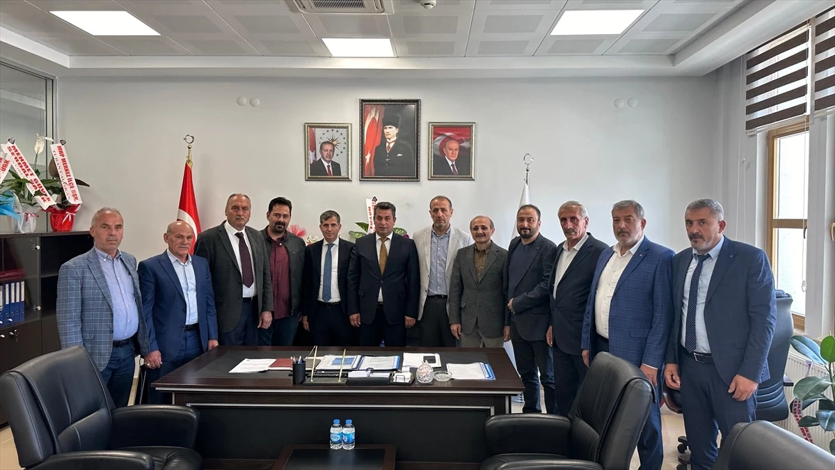 AK Parti Bayburt Milletvekili Orhan Ateş, İl Genel Meclisi Başkanı Hüseyin Şahin\'i ziyaret etti