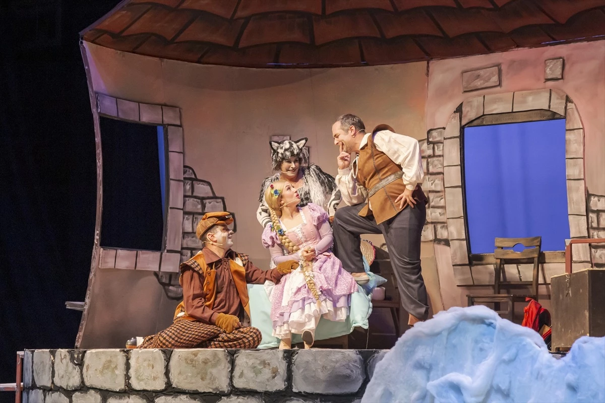 Antalya Devlet Opera ve Balesi, 23 Nisan\'da \'Rapunzel\' çocuk operasını sahneledi