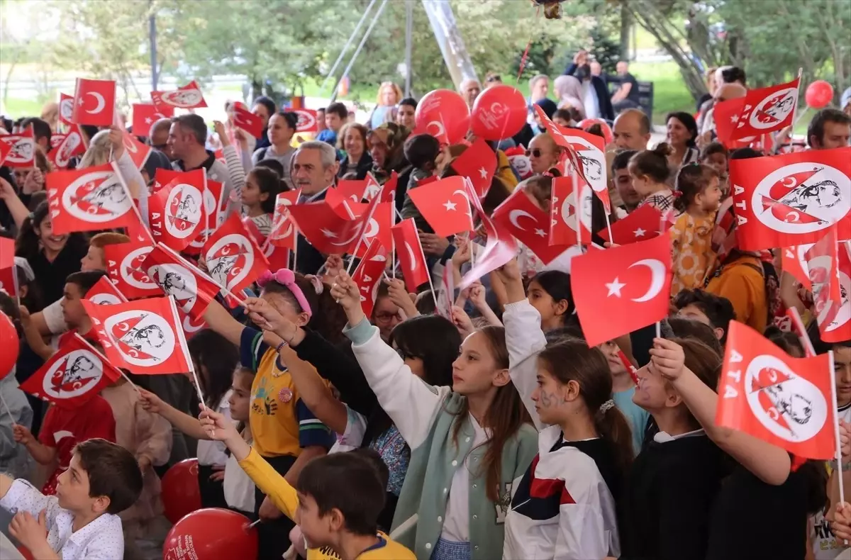 Arhavi\'de 23 Nisan Çocuk Şenliği Düzenlendi