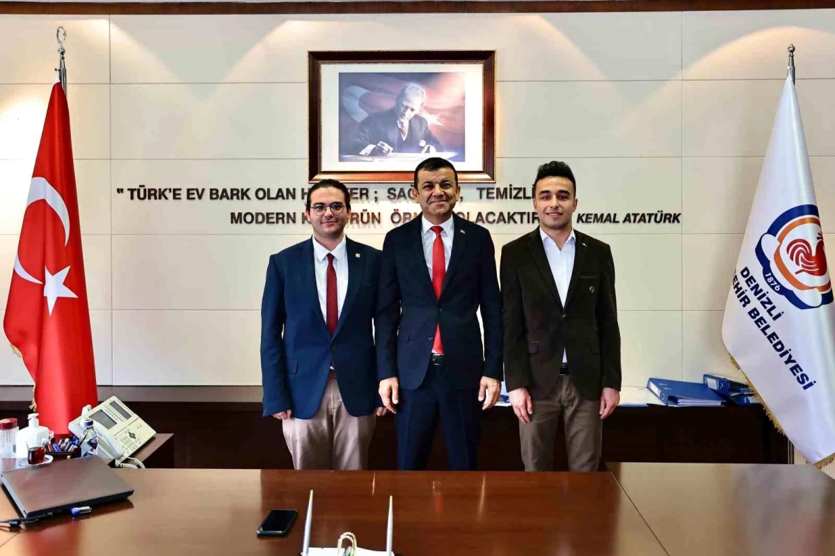 Denizli Büyükşehir Belediye Başkanı Bülent Nuri Çavuşoğlu, genç meclis üyelerini ağırladı