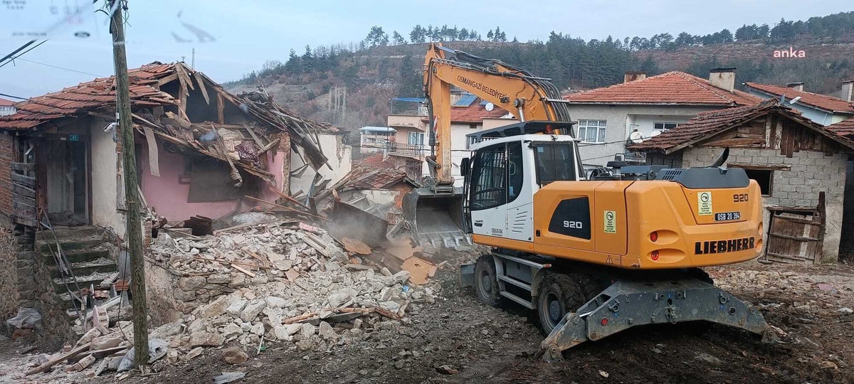 Osmangazi Belediyesi Metruk Binaları Yıkıyor