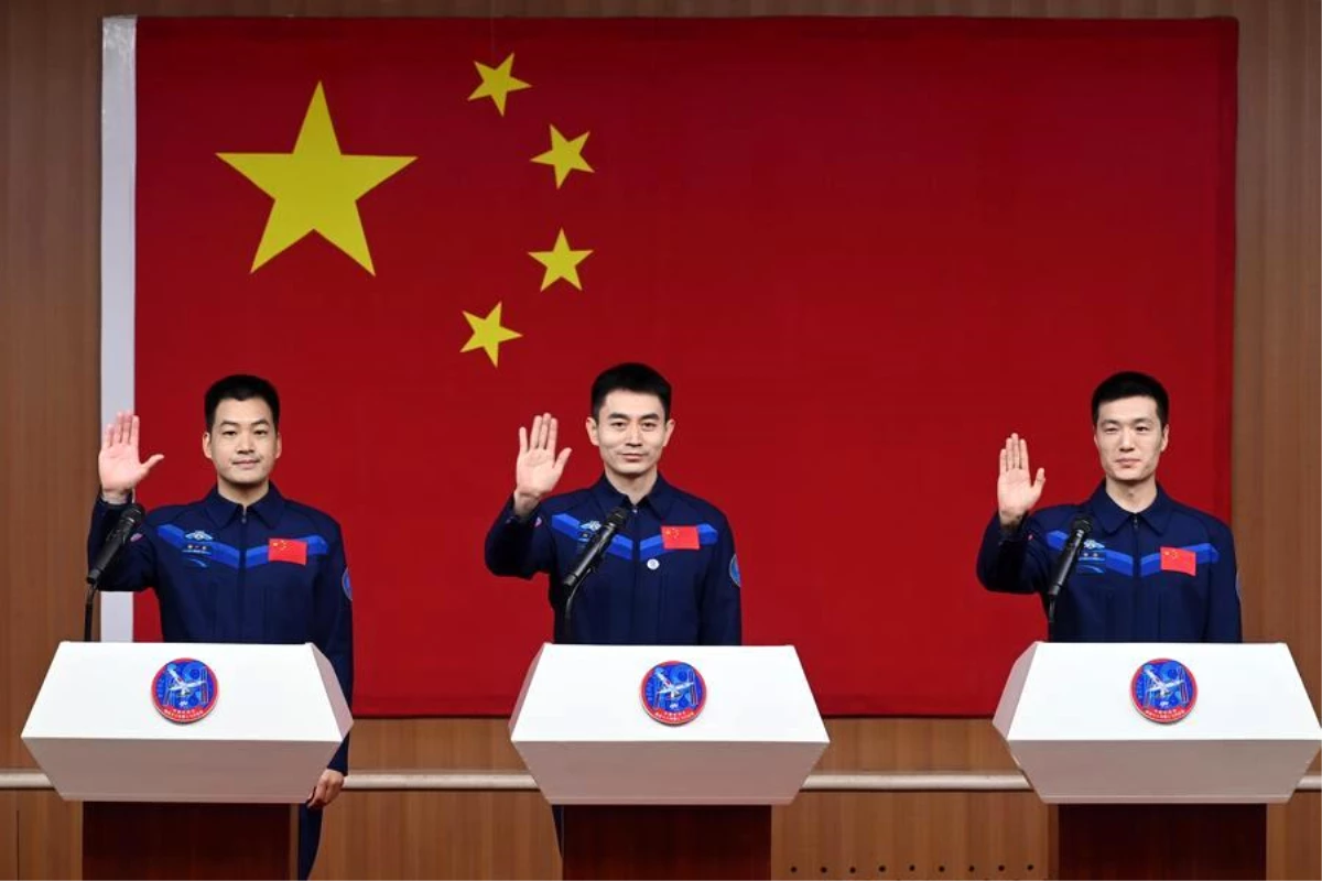 Çin, Shenzhou-18 Uzay Uçuşu Görevi İçin Astronotları Tanıttı