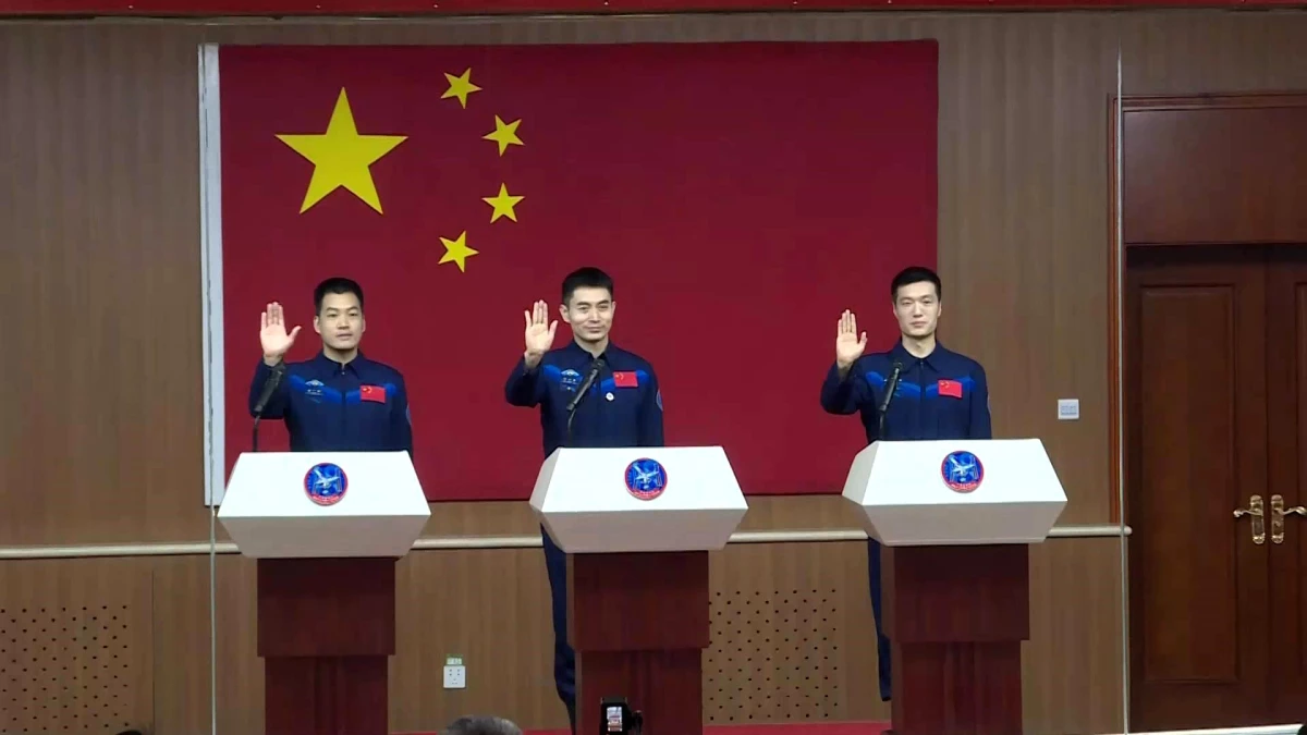 Çinli Astronotlar Shenzhou-18 Uzay Uçuşu Görevi İçin Basın Toplantısı Düzenledi