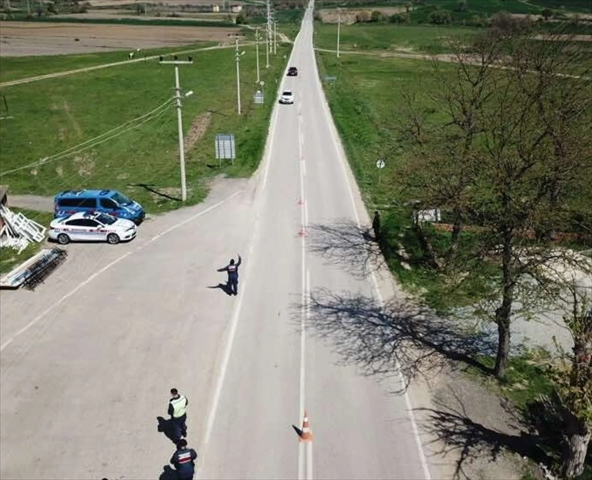 Enez\'de Jandarma Ekipleri Dron İle Trafik Denetimi Gerçekleştirdi