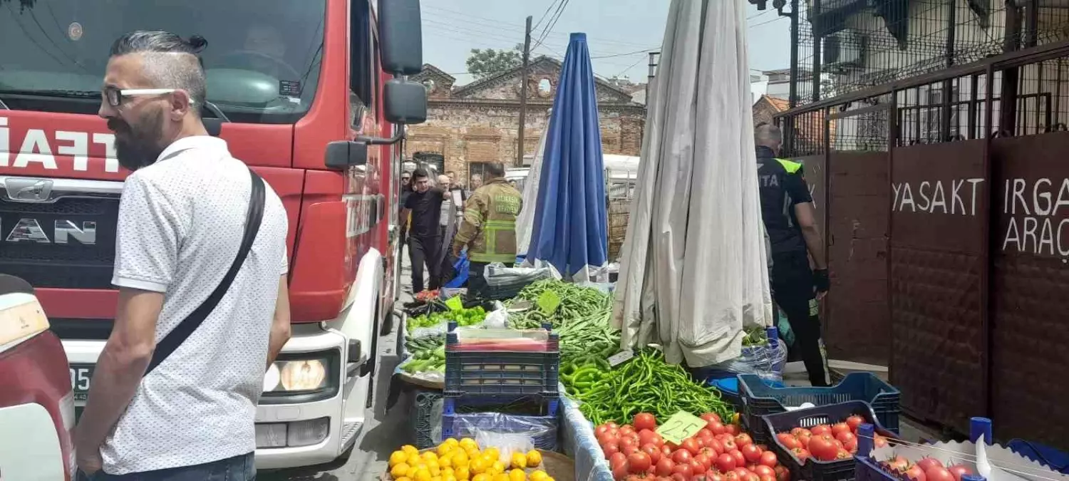 Edremit semt pazarında çıkan yangın paniğe neden oldu