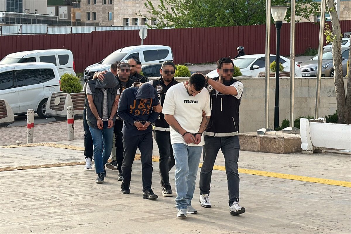 Elazığ\'da gerçekleştirilen uyuşturucu operasyonunda 13 şüpheli gözaltına alındı
