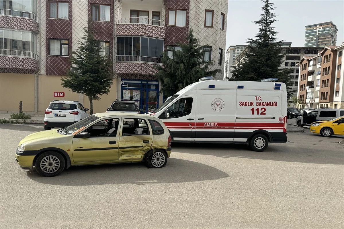 Elazığ\'da trafik kazası: 3 kişi yaralandı
