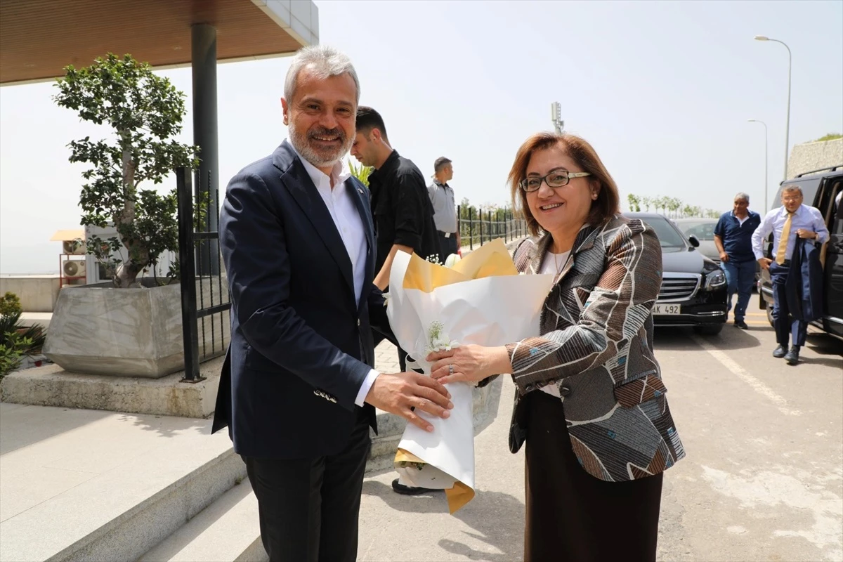 Gaziantep Büyükşehir Belediye Başkanı Fatma Şahin, Hatay Büyükşehir Belediye Başkanı Mehmet Öntürk\'ü ziyaret etti