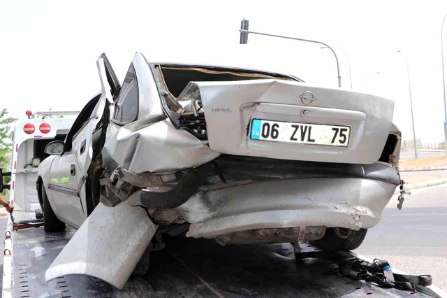 Şanlıurfa'da düğün konvoyu kaza yaptı: 7 yaralı Şanlıurfa'da düğün konvoyu kaza yaptı: 7 yaralı
