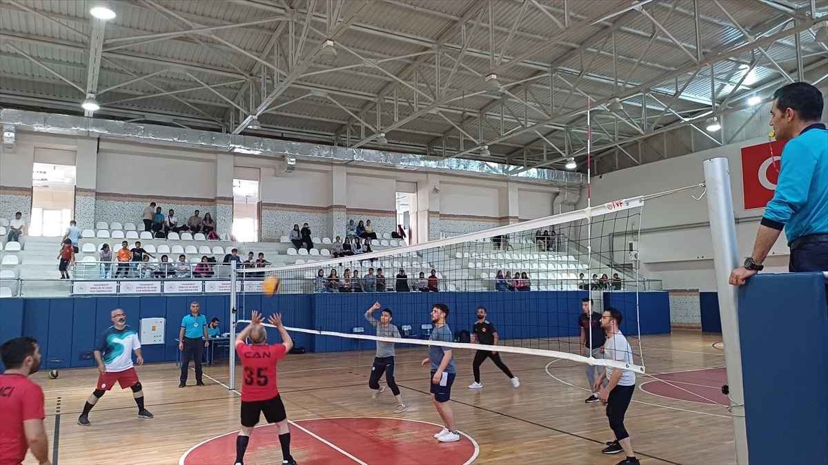 Hasankeyf\'te Kurumlar Arası Voleybol Turnuvası Başladı