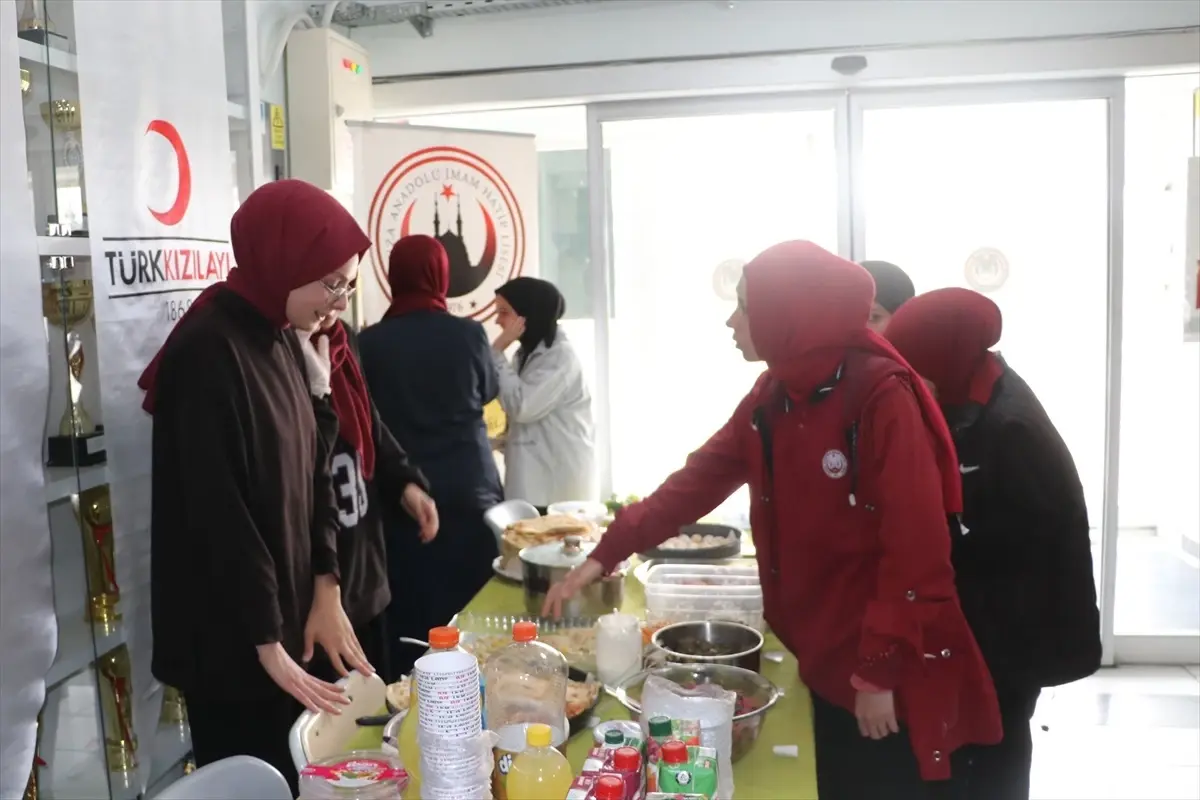 Havza Anadolu İmam Hatip Lisesi Türk Kızılayı Yararına Kermes Düzenledi