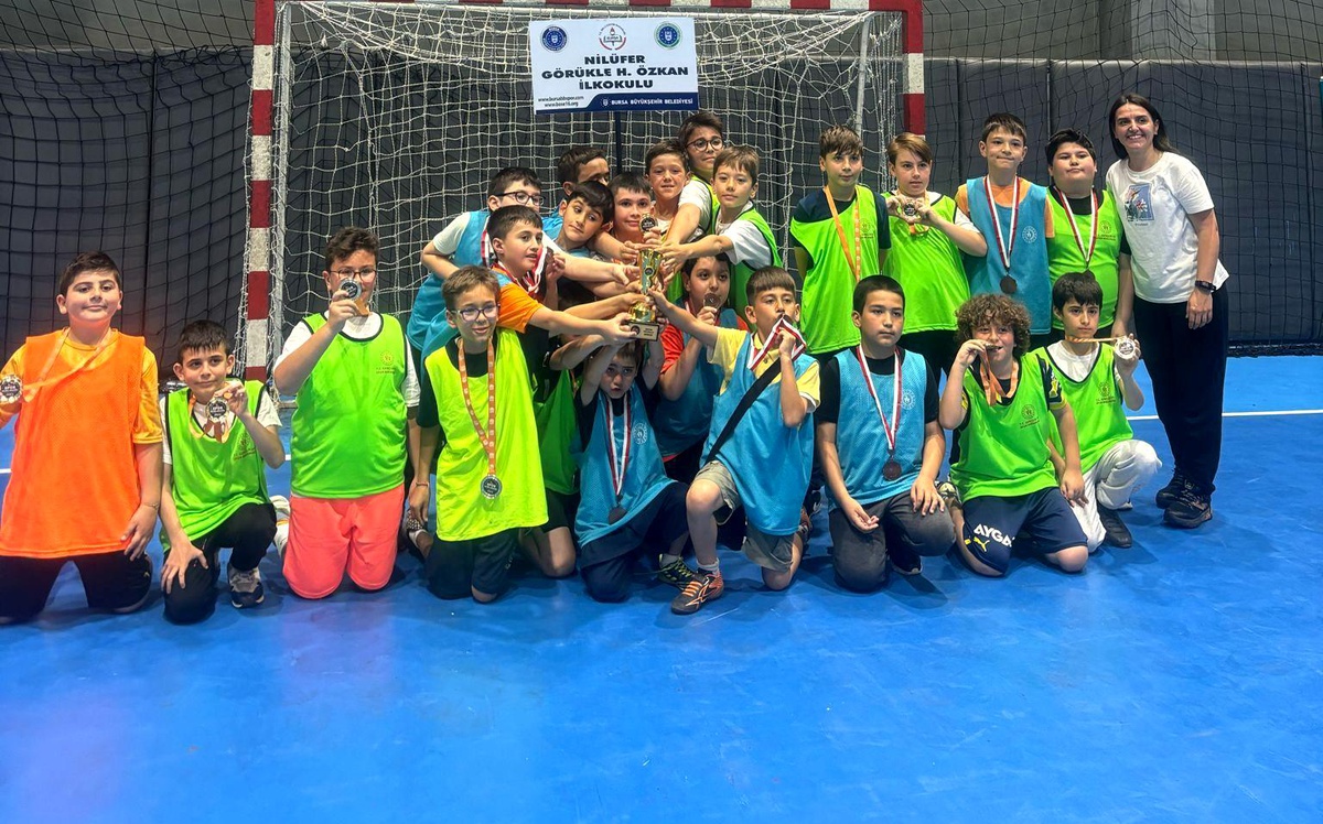 Nilüfer Uluslararası Spor Şenlikleri\'nde Hentbol ve Masa Tenisi Heyecanı