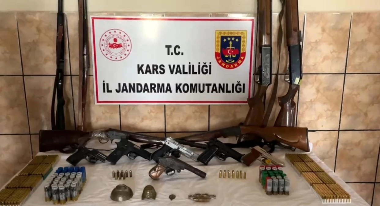 Kars\'ta Silah ve Tarihi Eser Kaçakçılarına Operasyon