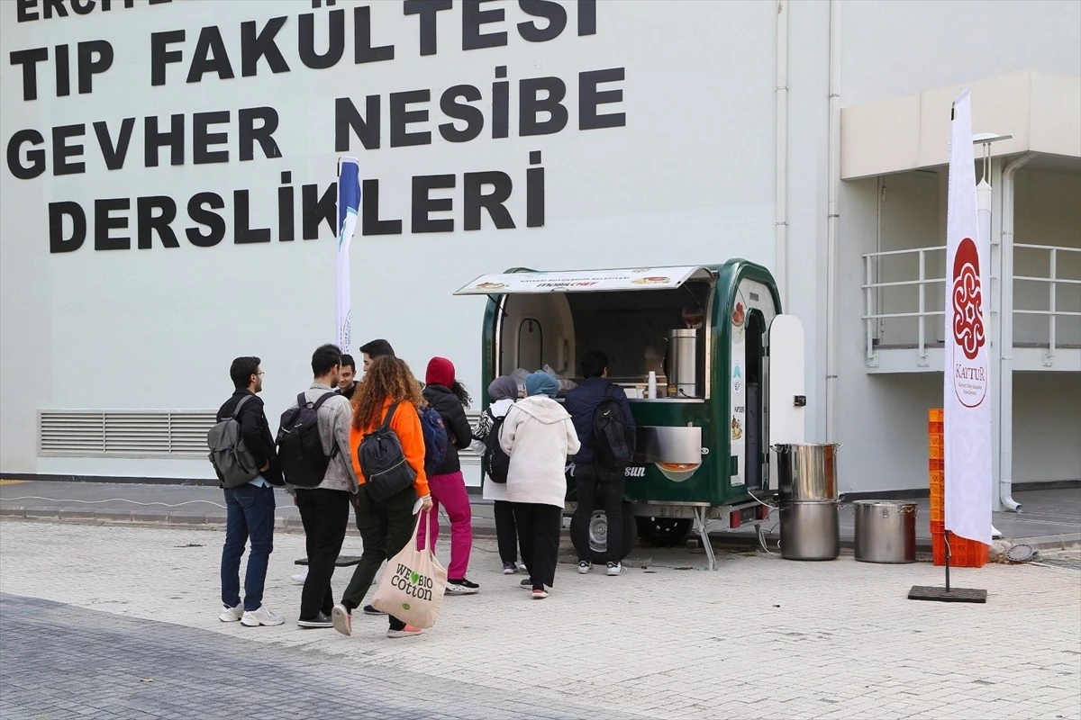 Kayseri Büyükşehir Belediyesi, Üniversite Öğrencilerine 5 Yılda 10 Milyon Porsiyon Çorba İkram Etti