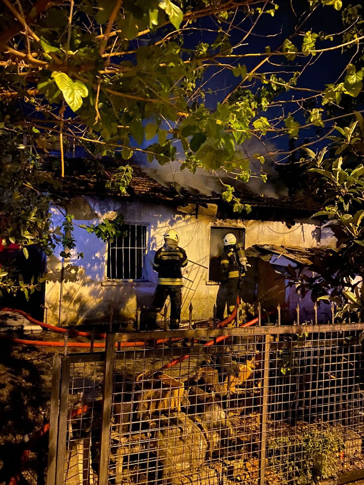Fethiye\'de çıkan yangında dumandan etkilenen 92 yaşındaki kadın hayatını kaybetti