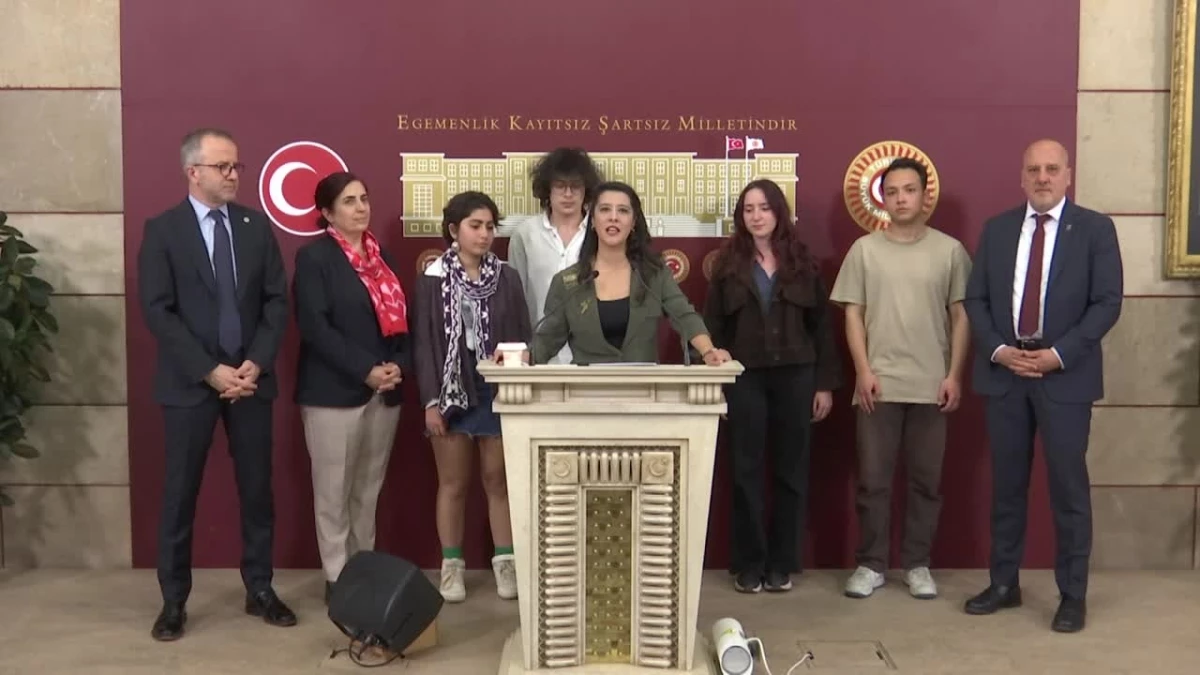 ODTÜ öğrencileri Meclis\'te Bahar Şenlikleri yasağına karşı basın açıklaması yaptı