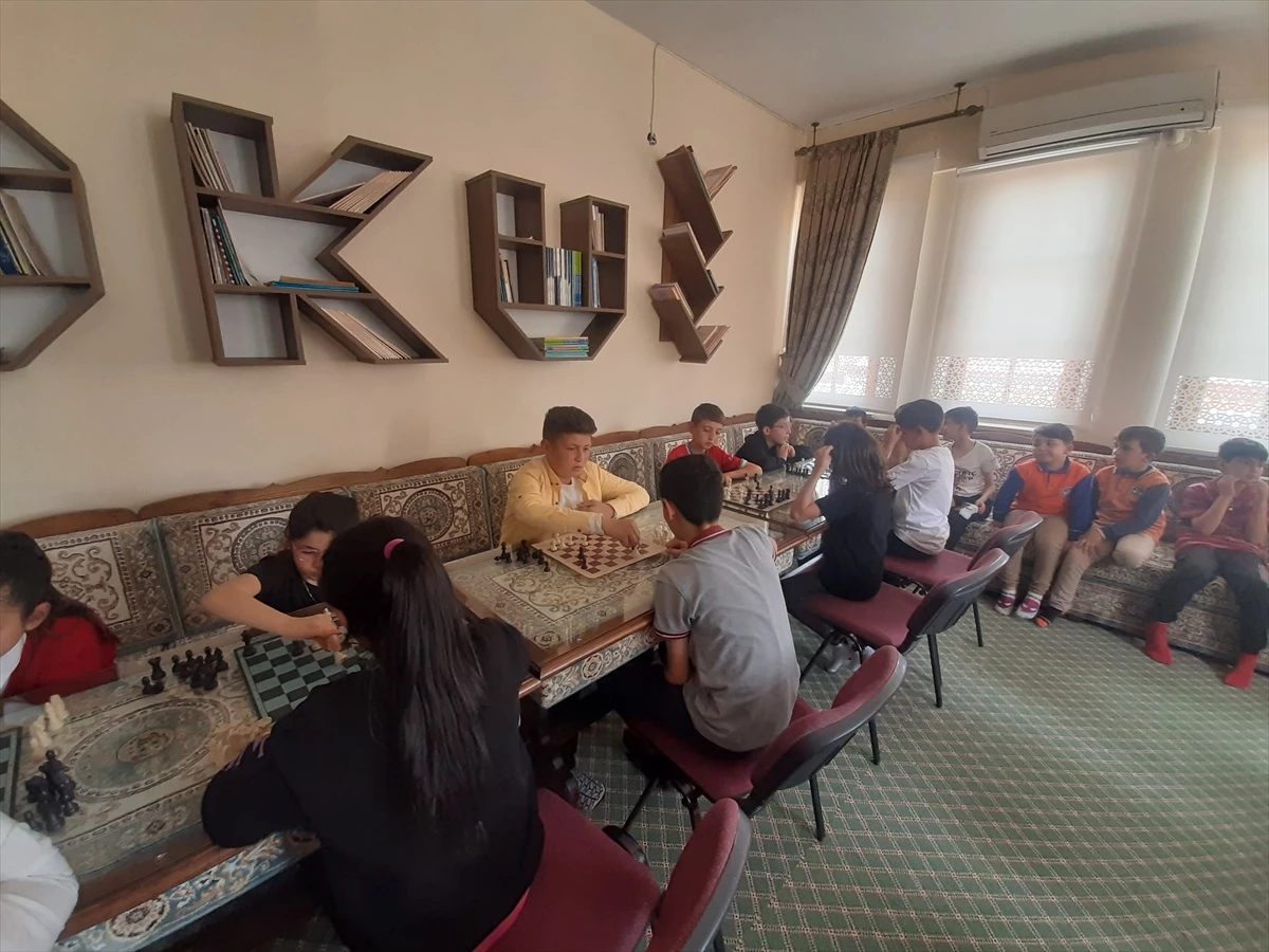 Çorum Ortaköy\'de Öğrenciler Arasında Satranç Turnuvası