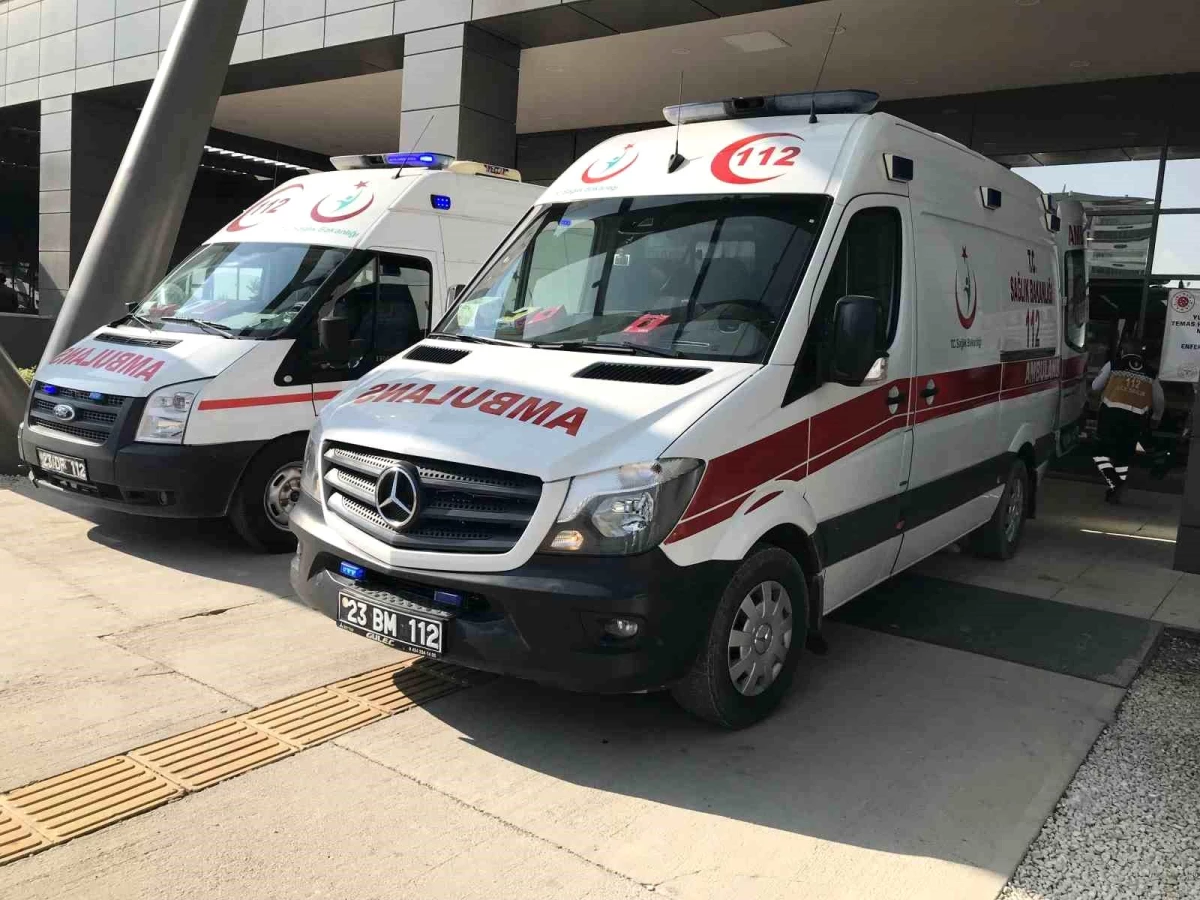 Elazığ\'da otomobilin çarptığı 7 yaşındaki çocuk hafif yaralandı