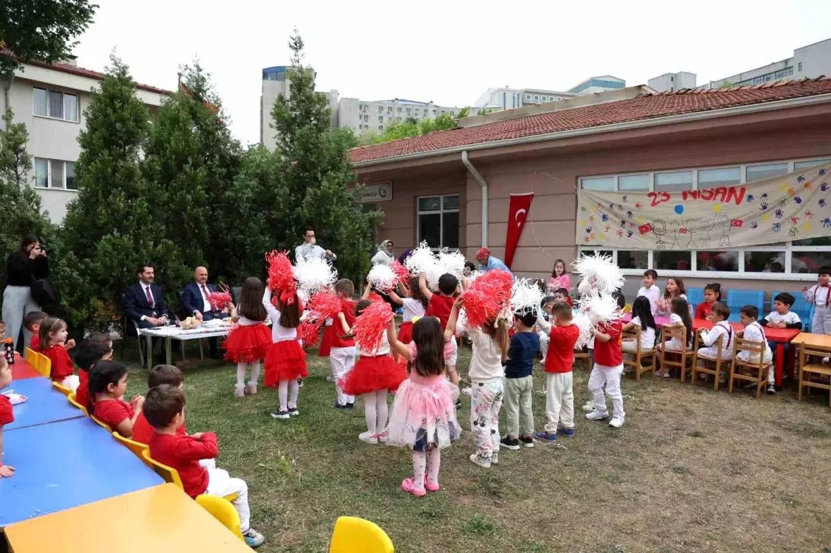 Düzce Üniversitesi Rektörü, 23 Nisan\'da Çocuklarla Buluştu