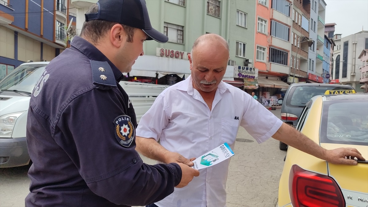 Salıpazarı İlçe Emniyet Amirliği Vatandaşları Telefon Dolandırıcılığına Karşı Bilgilendirdi