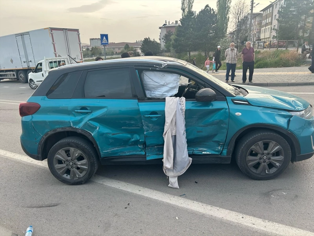 Sivas\'ta trafik kazası: 2 kişi yaralandı