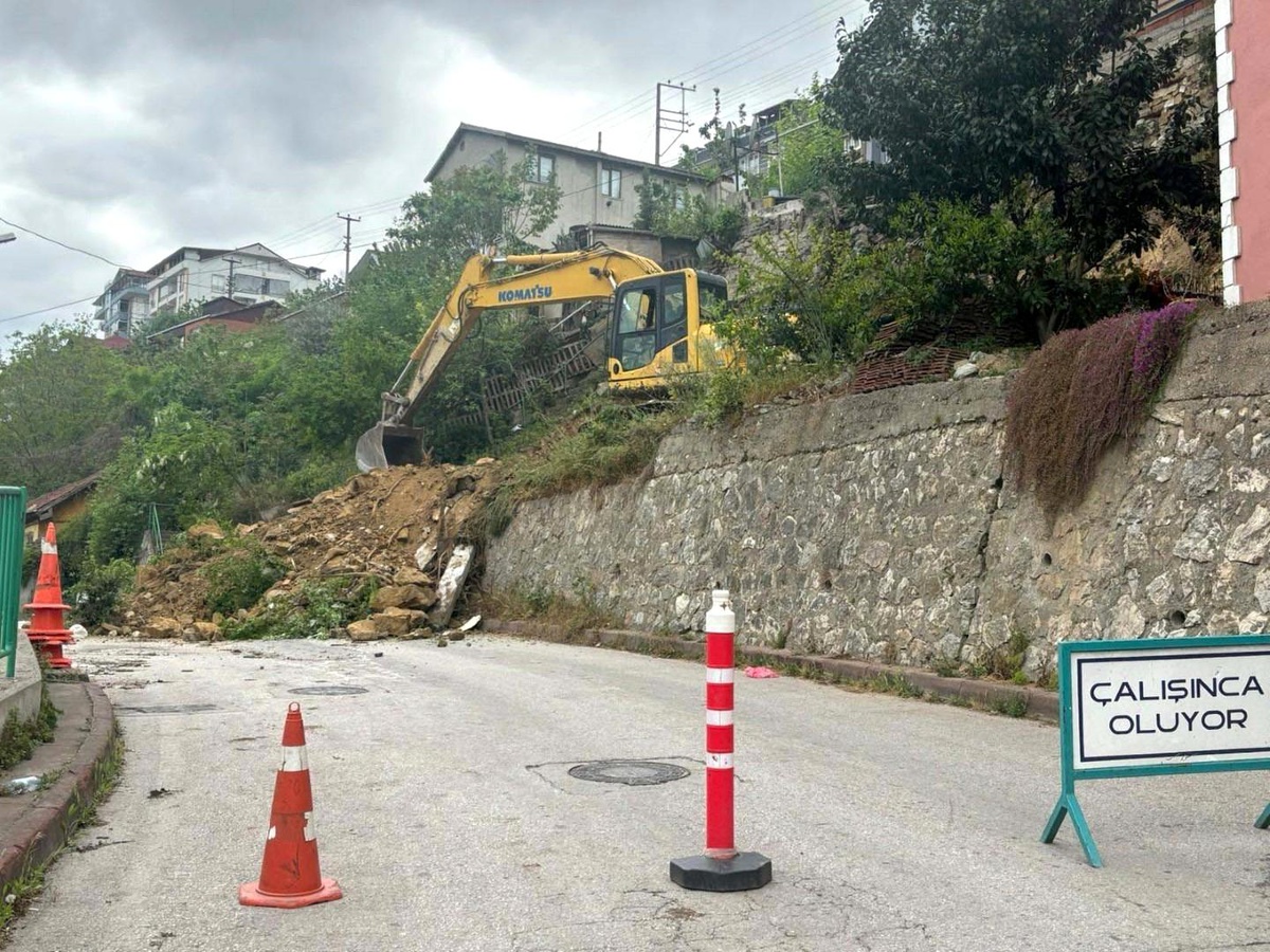 İzmit\'te Tehlike Arz Eden Taş Duvar Kaldırılıyor