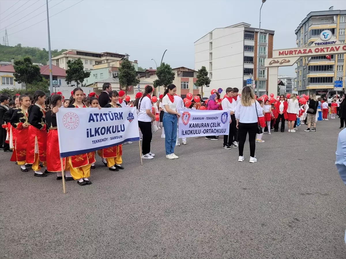 Samsun\'da 23 Nisan kutlamaları bando gösterisi ve vosvos turuyla renklendi