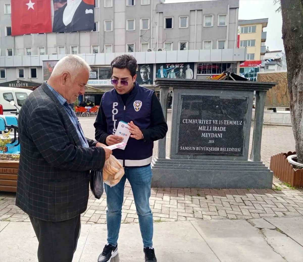 Terme\'de Polis Ekipleri Vatandaşları Dolandırıcılık Olaylarına Karşı Uyardı