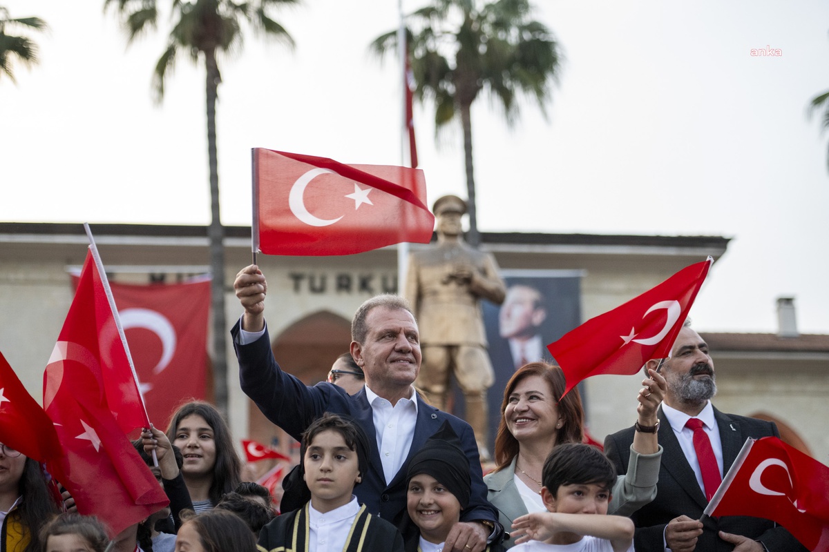 Başkan Seçer, Uluslararası Mersin Çocuk Festivali\'ne Katıldı