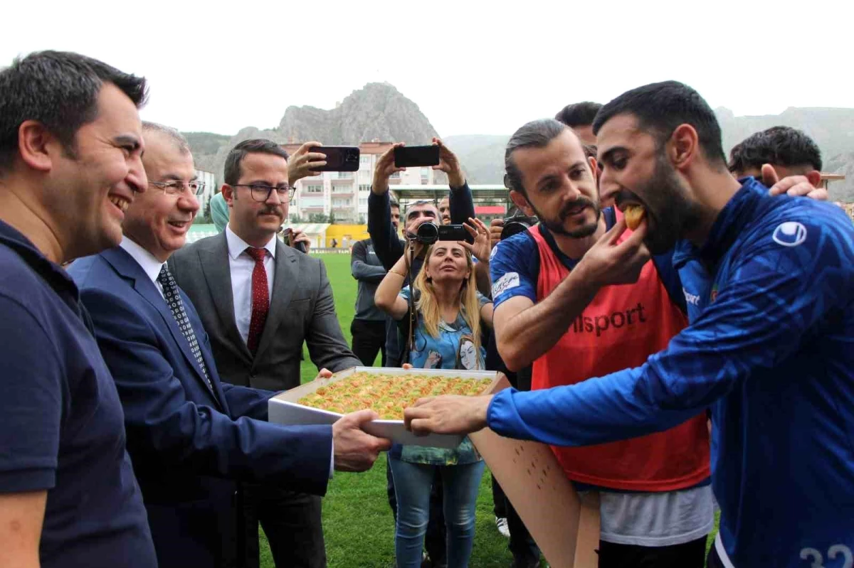 Amasya Valisi Yılmaz Doruk, Amasyasporlu Futbolcuları Ziyaret Etti