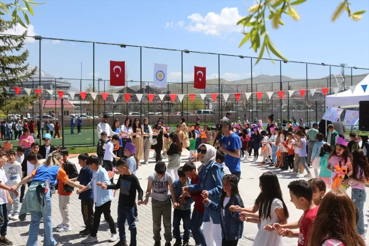 Van Nirun Şahingiray Eğitim Parkı\'nda 23 Nisan Şenliği düzenlendi