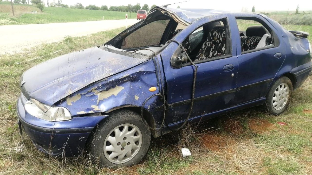 Isparta\'da kontrolden çıkan otomobilin takla atması sonucu anne ve kızı yaralandı