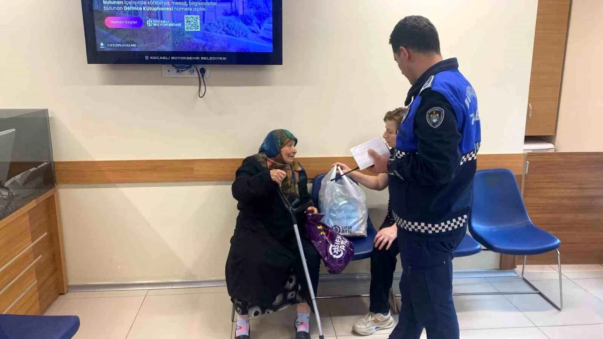 Kocaeli Büyükşehir Belediyesi Zabıtası Yaşlı Kadını Evine Götürdü
