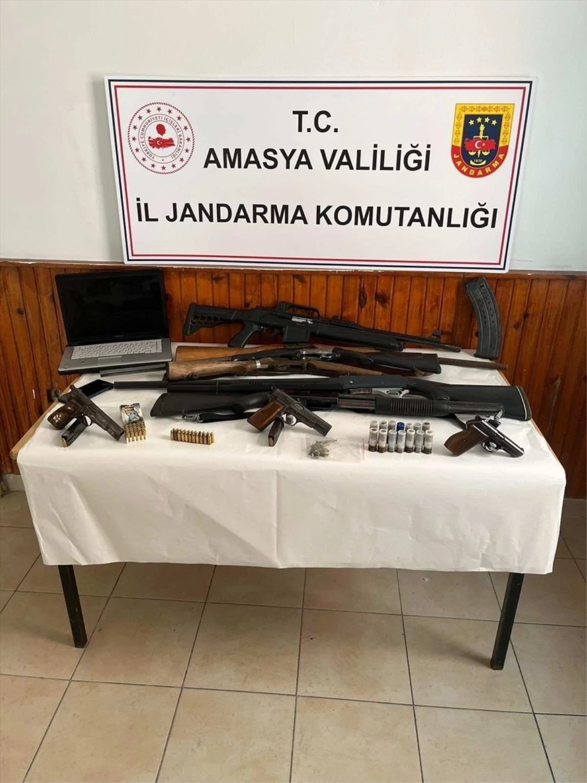 Amasya\'nın Taşova ilçesinde silah kaçakçılığı operasyonu: 2 gözaltı