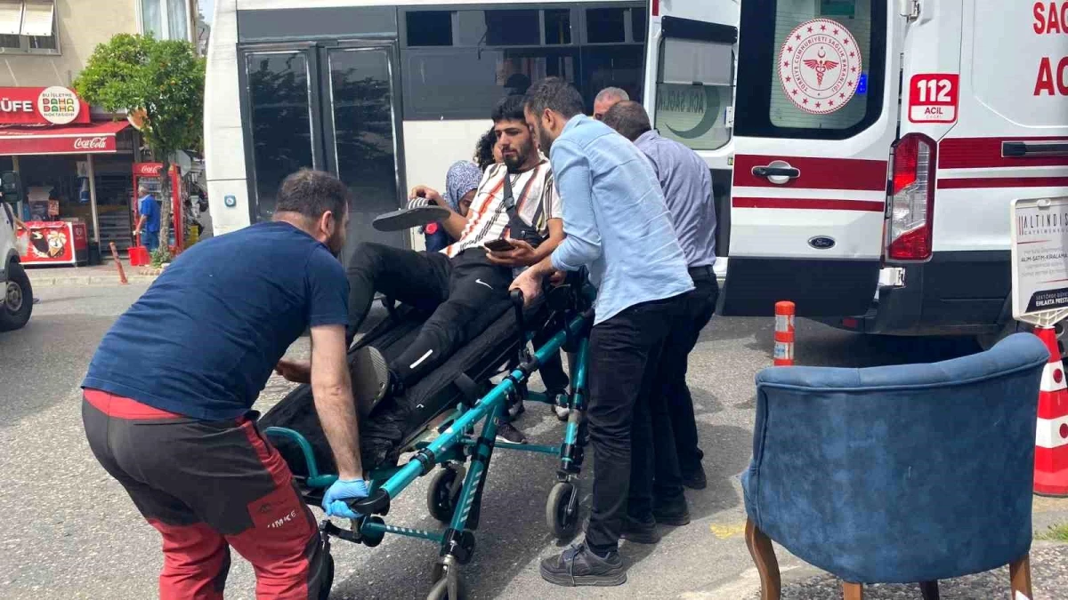 Aydın\'ın Efeler ilçesinde motosiklet ve otomobilin karıştığı trafik kazasında motosiklet sürücüsü yaralandı