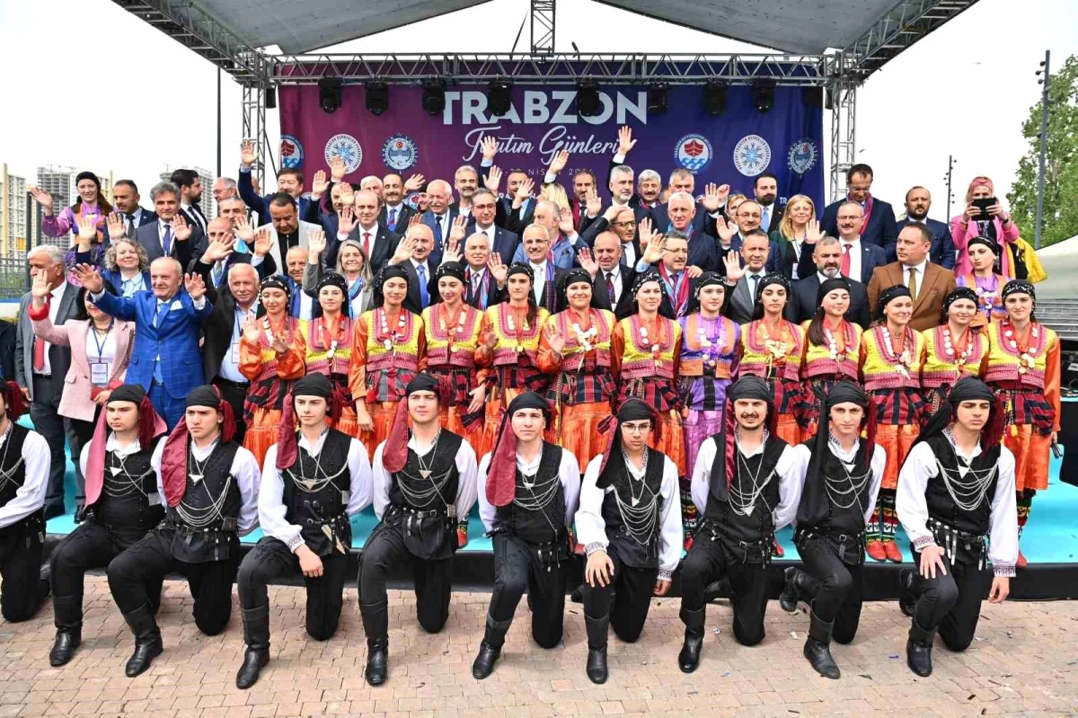 Ulaştırma Bakanı Trabzon Hafif Raylı Sistem Projesi\'ni İmzaladı