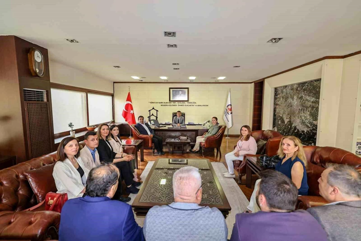 CHP Merkezefendi İlçe Örgütü, Denizli Büyükşehir Belediye Başkanı Bülent Nuri Çavuşoğlu\'nu Ziyaret Etti