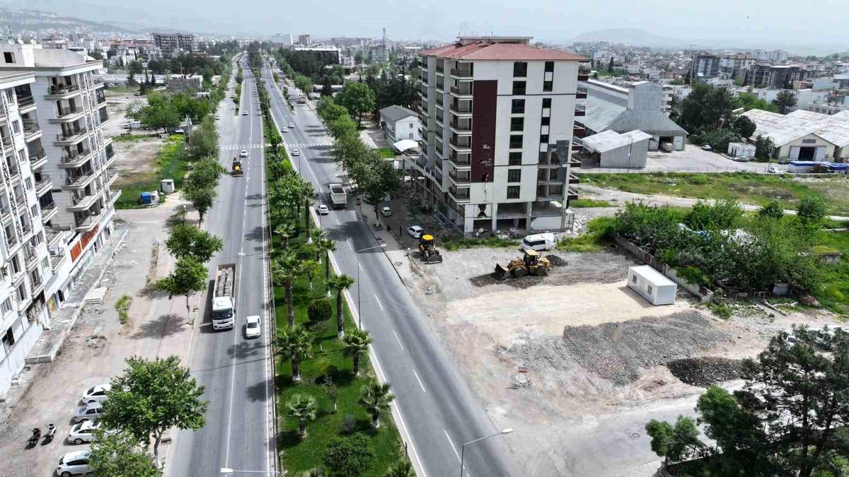 Adıyaman Belediyesi Enkaz Temizleme Çalışmalarına Başladı