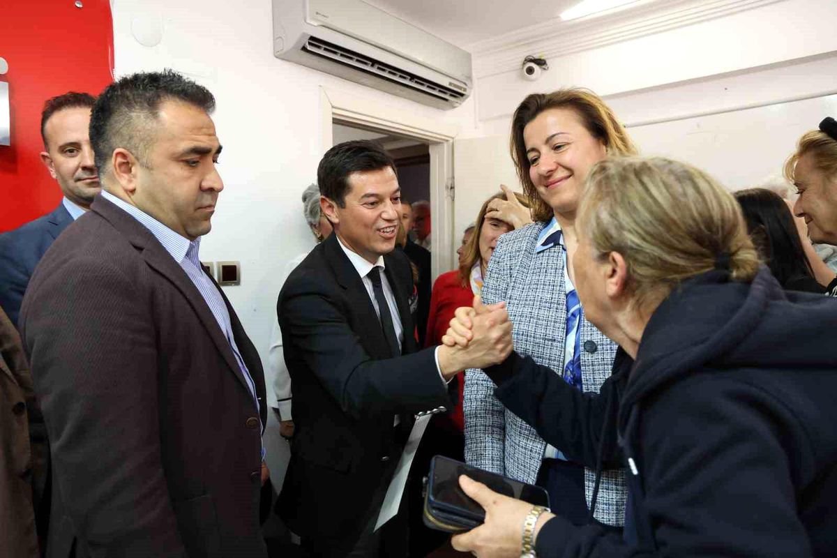 Marmaris Belediye Başkanı Acar Ünlü, halk gününde vatandaşlarla buluştu