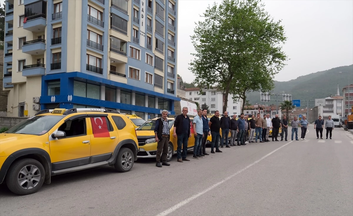 Kastamonu\'da öldürülen taksici için taksiciler konvoy düzenledi